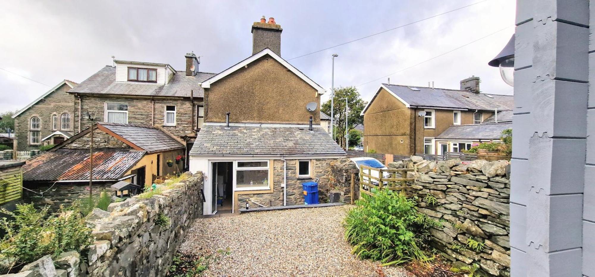 Cheerful 2 Bed Home With Mountain Views 布莱奈费斯蒂尼奥格 外观 照片