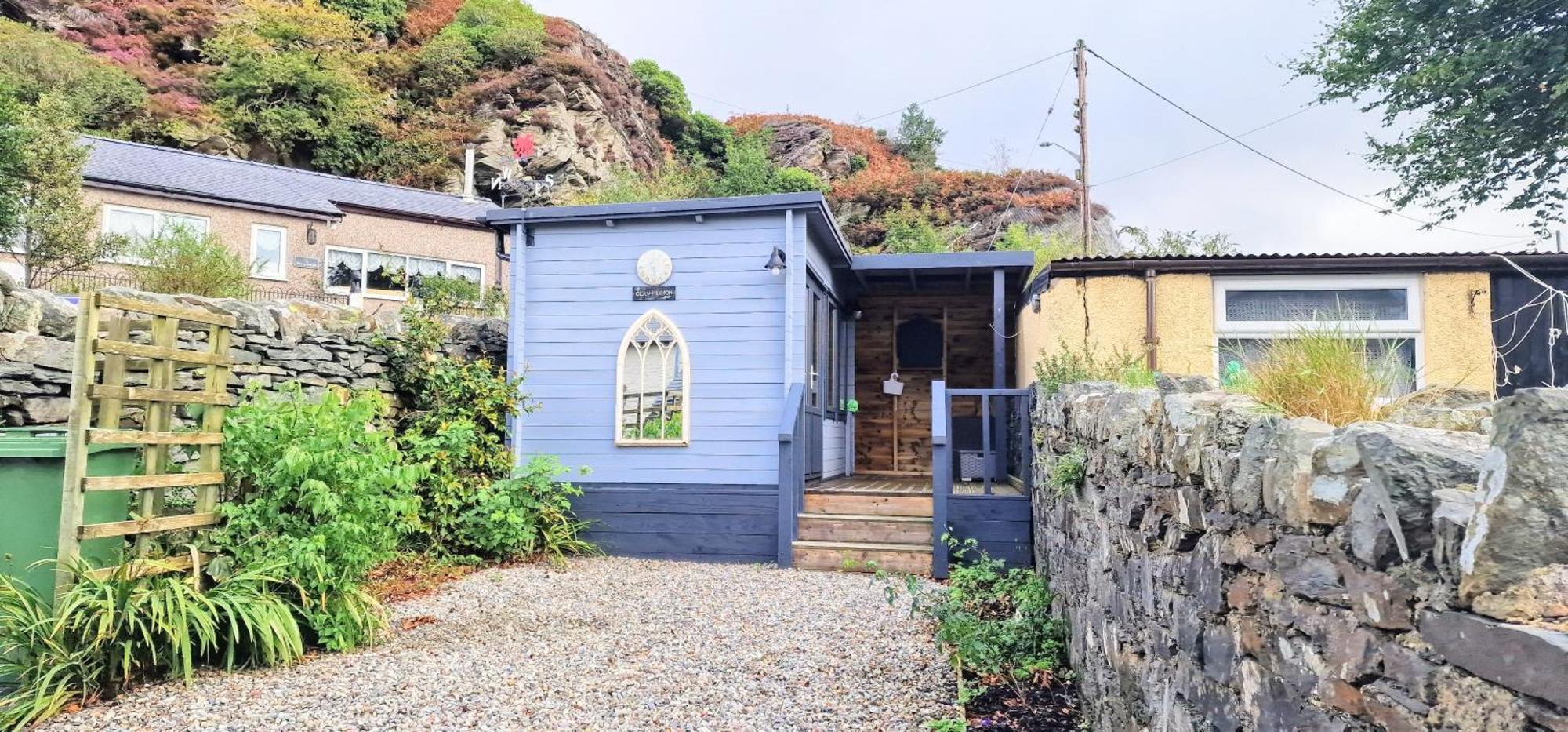 Cheerful 2 Bed Home With Mountain Views 布莱奈费斯蒂尼奥格 外观 照片
