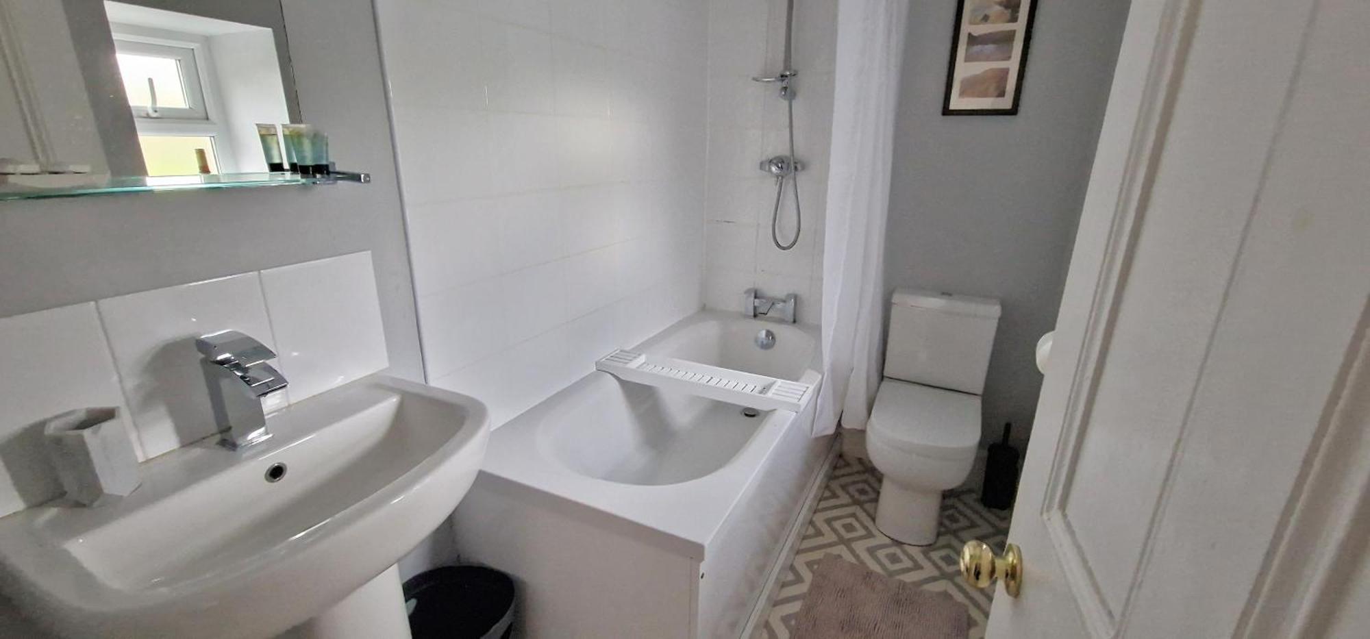 Cheerful 2 Bed Home With Mountain Views 布莱奈费斯蒂尼奥格 外观 照片
