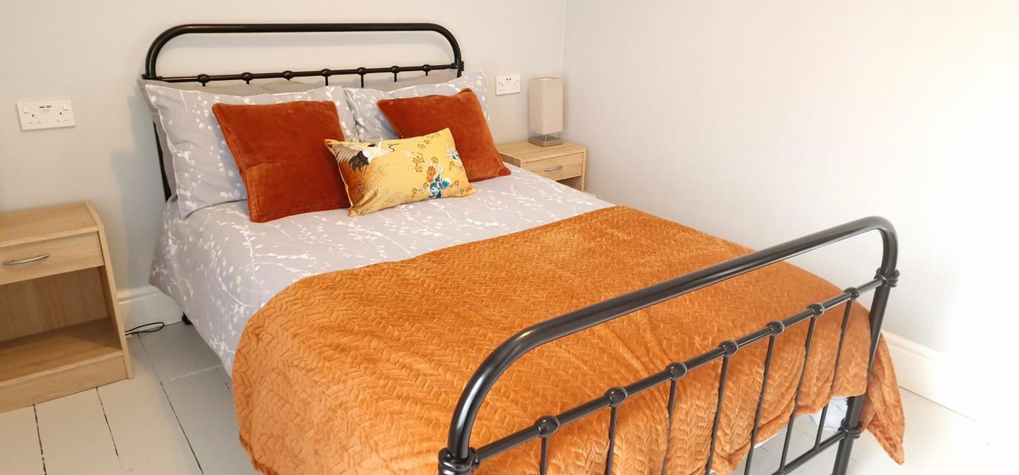 Cheerful 2 Bed Home With Mountain Views 布莱奈费斯蒂尼奥格 外观 照片